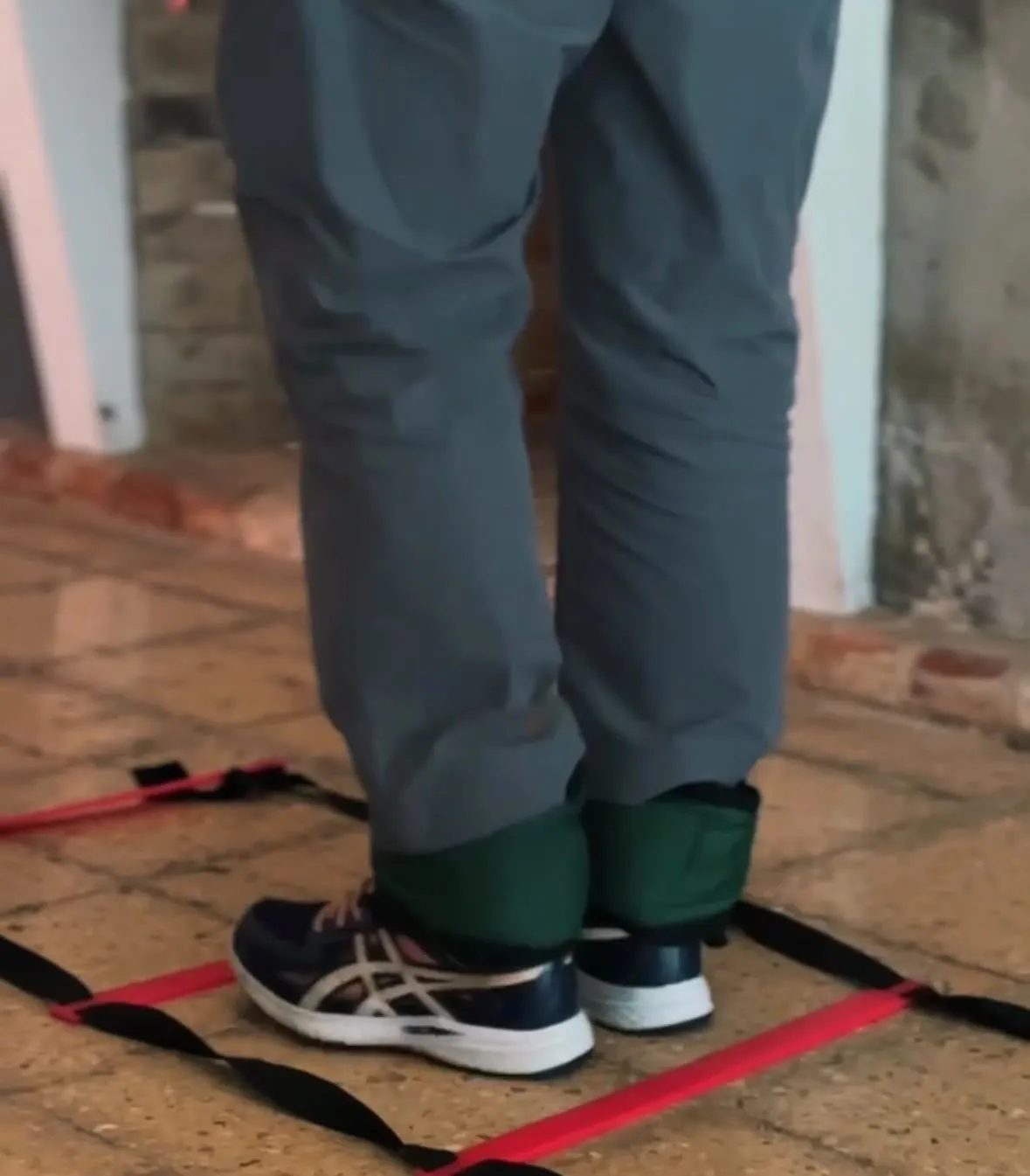 Ejercicio de coordinación en escalera de agilidad